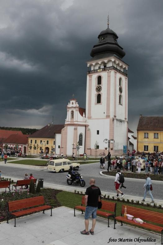 Domecek Ve Dvore Бехине Экстерьер фото