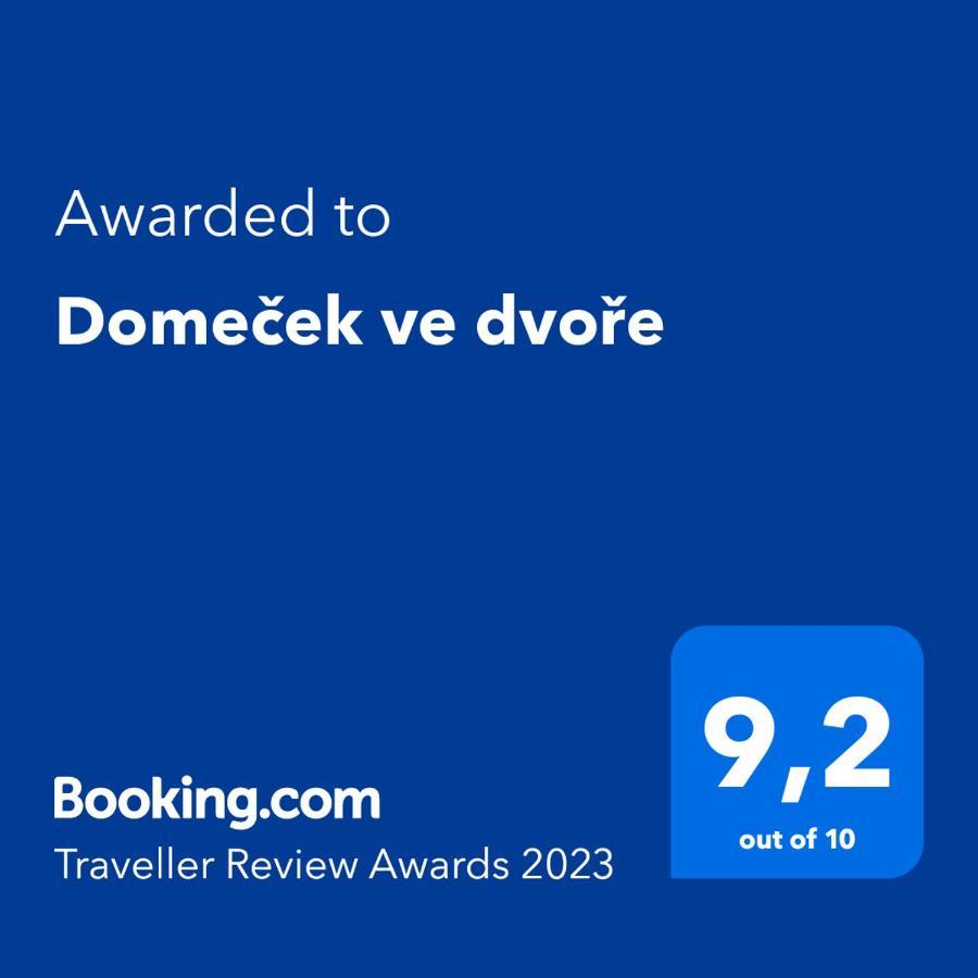 Domecek Ve Dvore Бехине Экстерьер фото